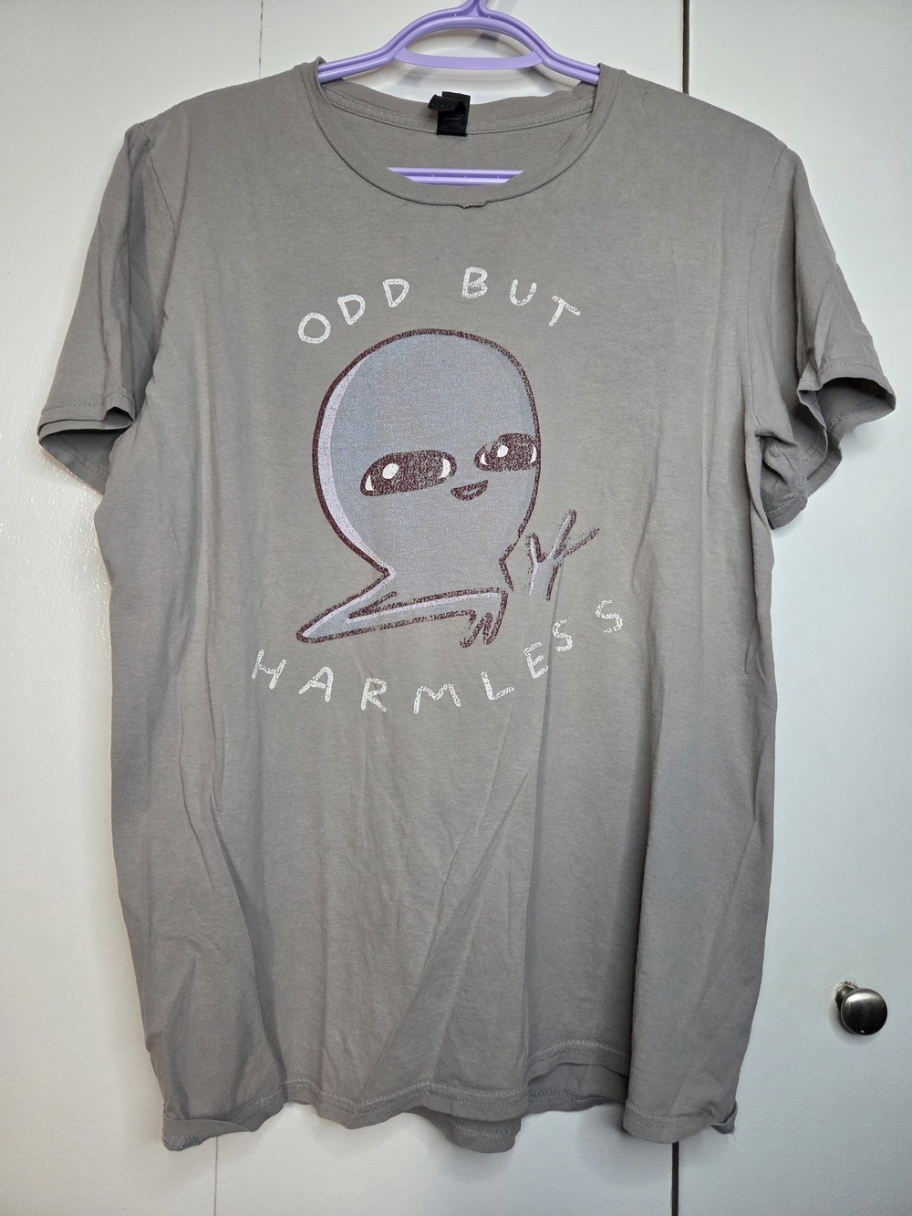 ☀️Strange Planet Men's M Gray "Odd But Harmless" Alien Graphic Short Sleeve Tee